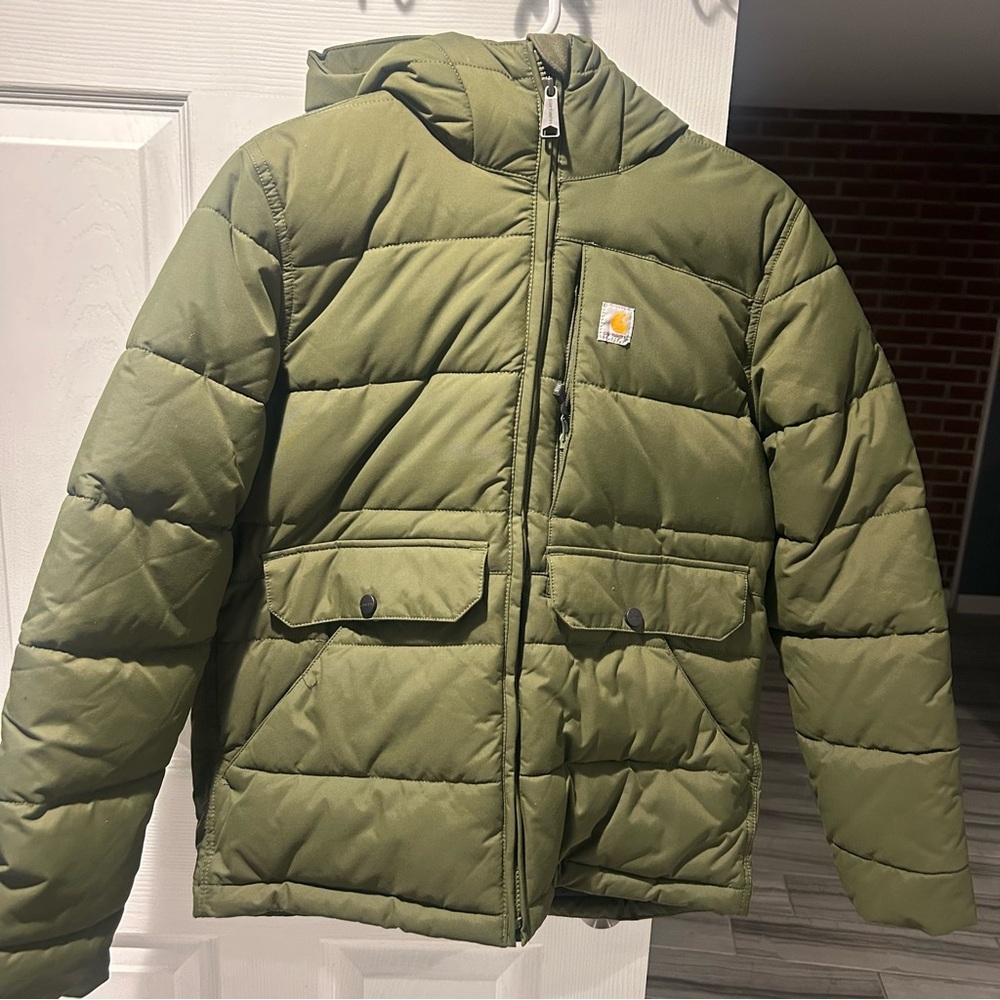Brand New Carhartt coat. Green. XS can be worn by anyone